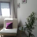 Semesterbostad The Violet House *