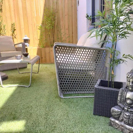 The Violet House * Кошта-Нова