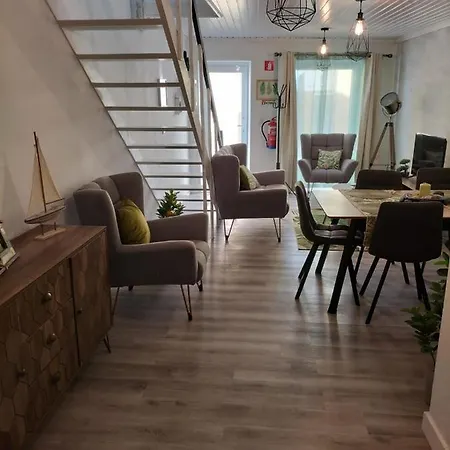 בית נופש The Violet House *
