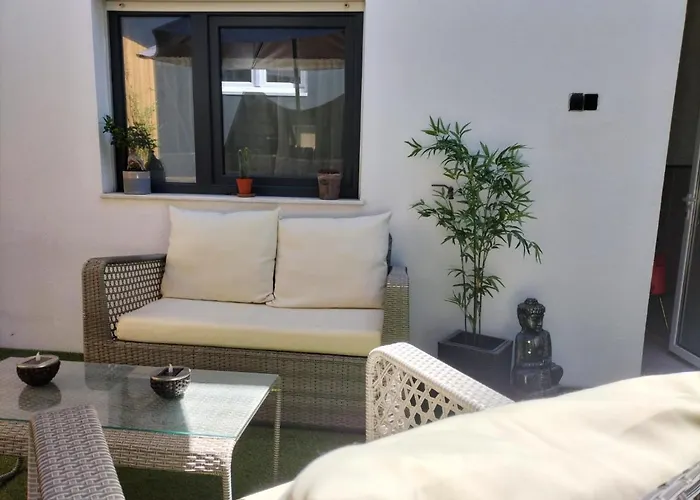 The Violet House * Кошта-Нова